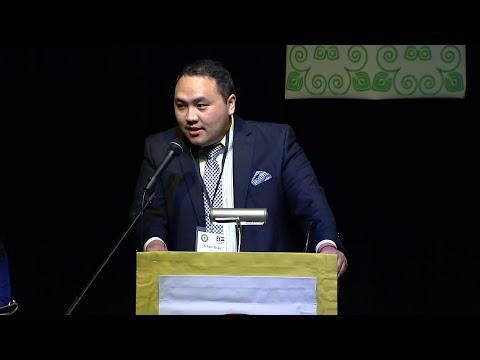 3HMONGTV NEWS[HD]: Dr. Tchao Thao speaks to youth at Hmong College Prep Academy.