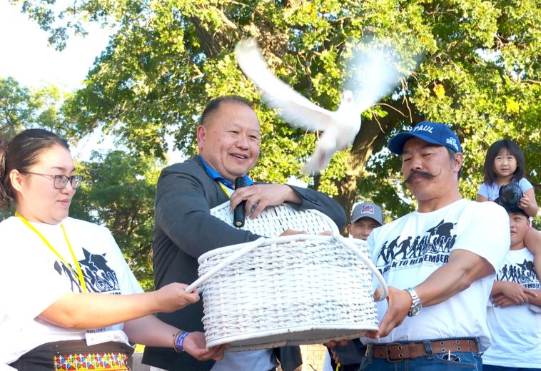 Taug kev nco txog cov Hmoob tag sim neej tsiv teb tsaws chaw